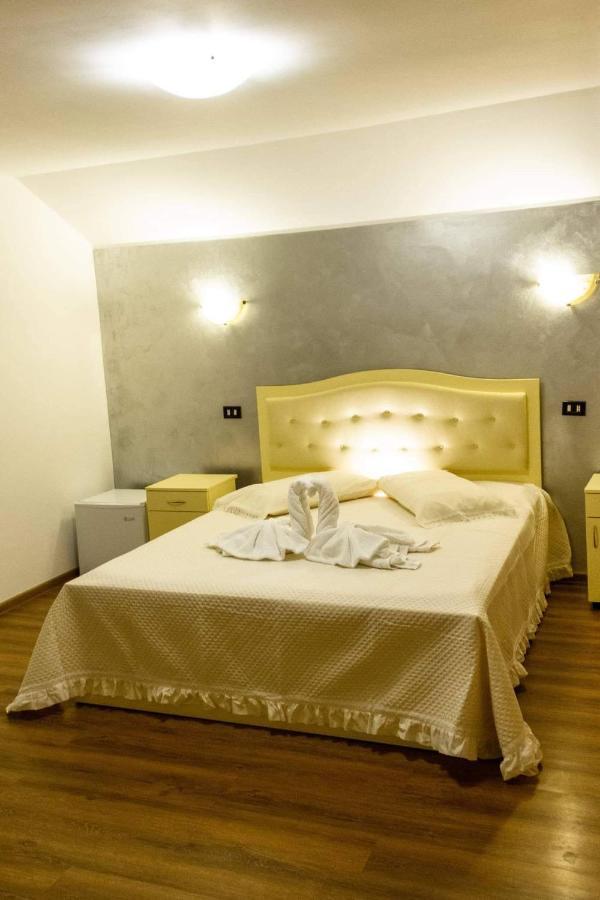 Hotel Casa Rasaritul Soarelui Sarichioi Esterno foto