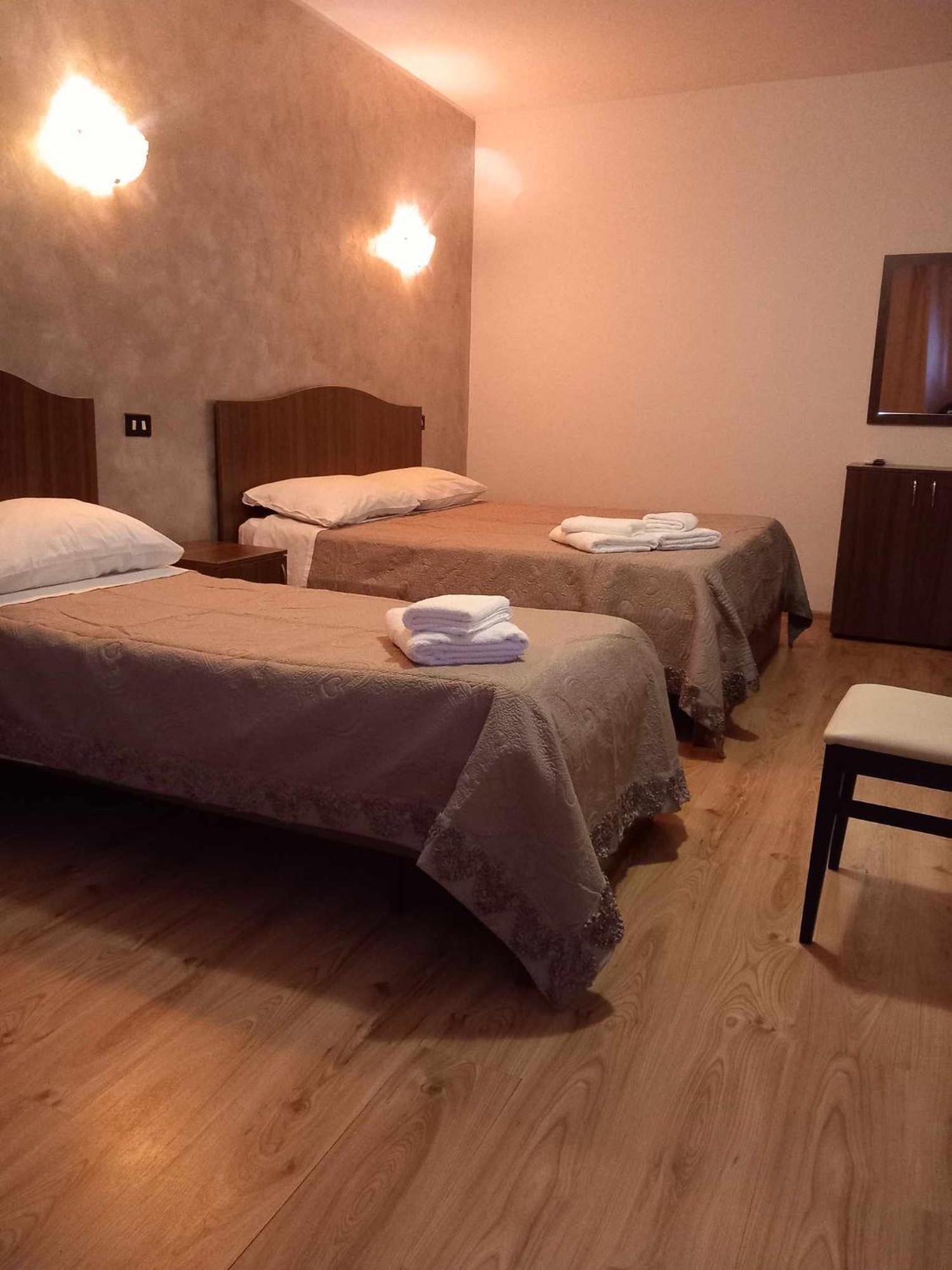 Hotel Casa Rasaritul Soarelui Sarichioi Esterno foto