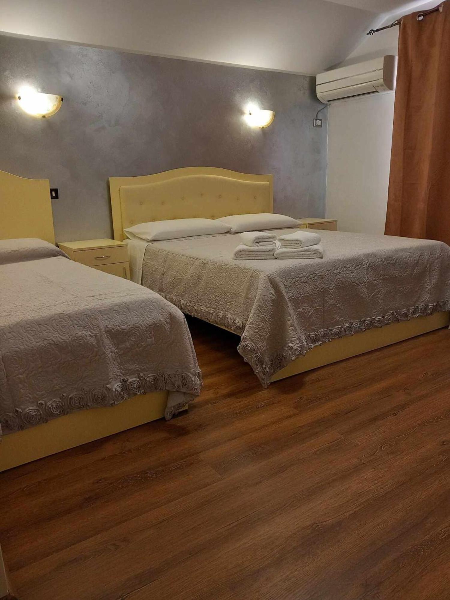 Hotel Casa Rasaritul Soarelui Sarichioi Esterno foto